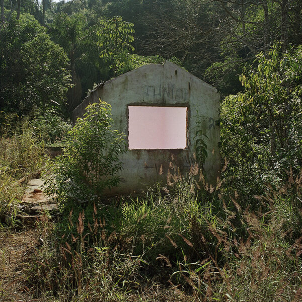 entre, 2003
[díptico _ peça 2]

fotografia

impressão lambda em papel RC montada em metacrilato _ 143 × 99 × 3 cm