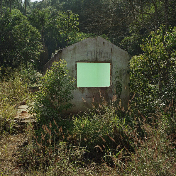 entre, 2003
[díptico _ peça 1]

fotografia

impressão lambda em papel RC montada em metacrilato _ 143 × 99 × 3 cm