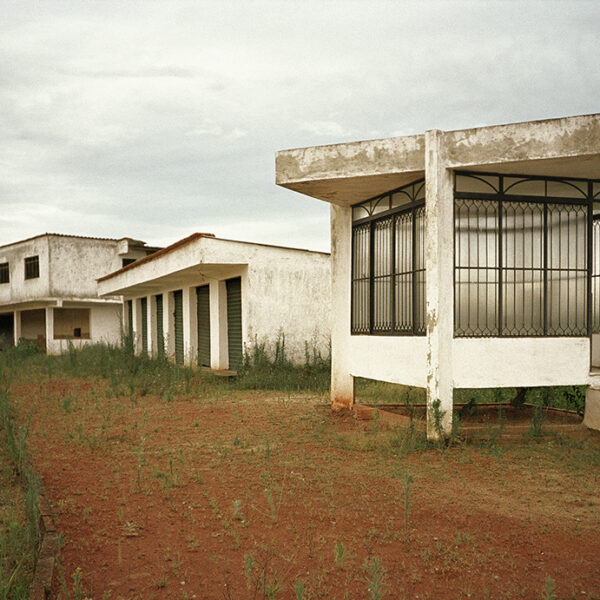 observador, 2001
[políptico]

fotografia

impressão lambda em papel RC fosco montada em moldura de madeira _ 53 × 90 × 3 cm