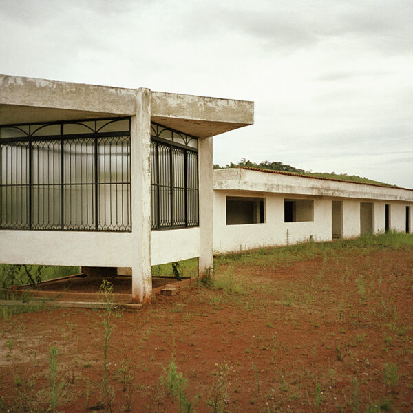 observador, 2001
[políptico]

fotografia

impressão lambda em papel RC fosco montada em moldura de madeira _ 53 × 82 × 3 cm